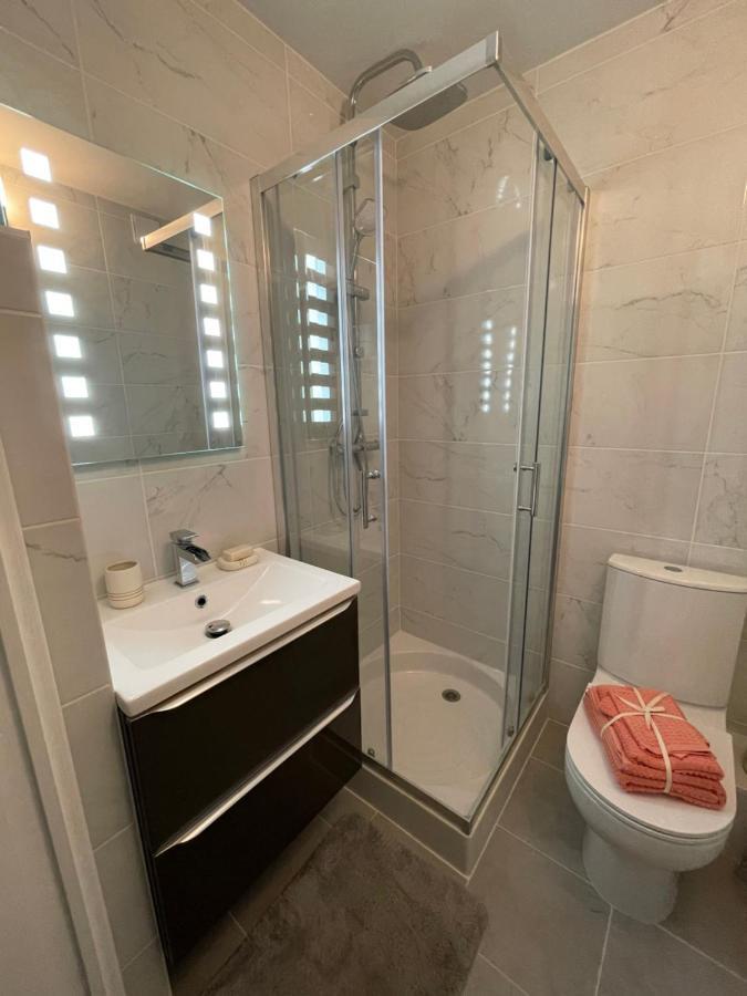 Appartement De Charme A 2 Min De La Plage Vallauris Ngoại thất bức ảnh